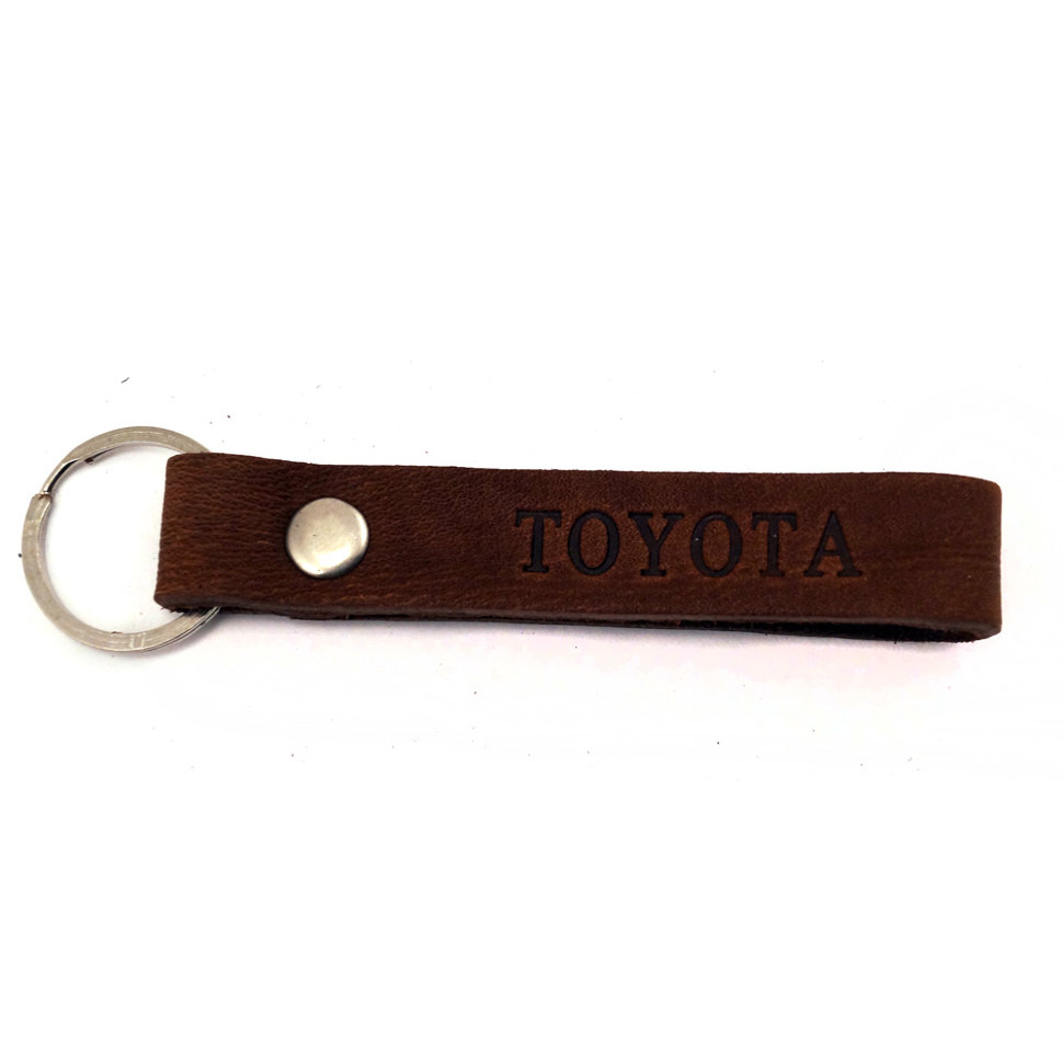 Серебряный брелок тойота